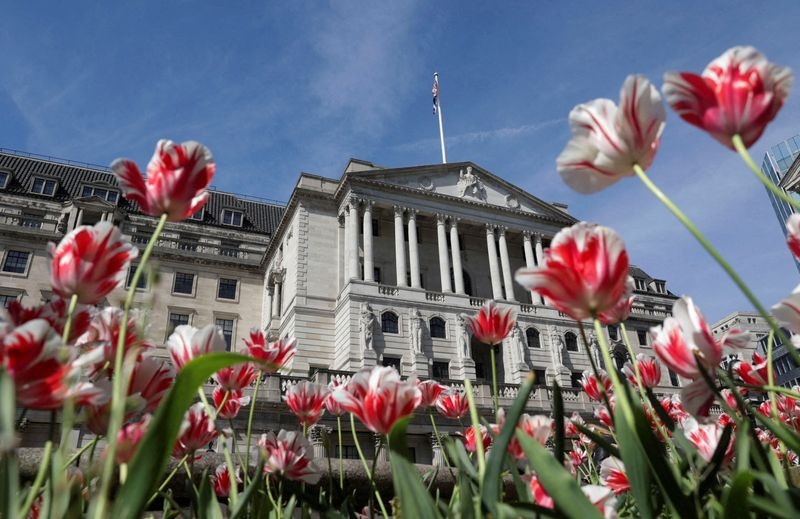 BoE tiến gần hơn đến việc giảm lãi suất lần đầu tiên kể từ 2020
